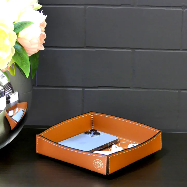 Visual SOFT PIN TRAY IN SMOOTH LEATHER WITH DIAMOND QUILTING