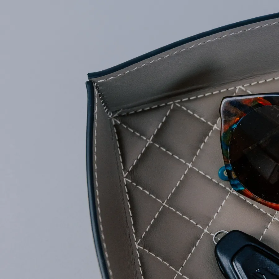 Visual SOFT PIN TRAY IN SMOOTH LEATHER WITH DIAMOND QUILTING
