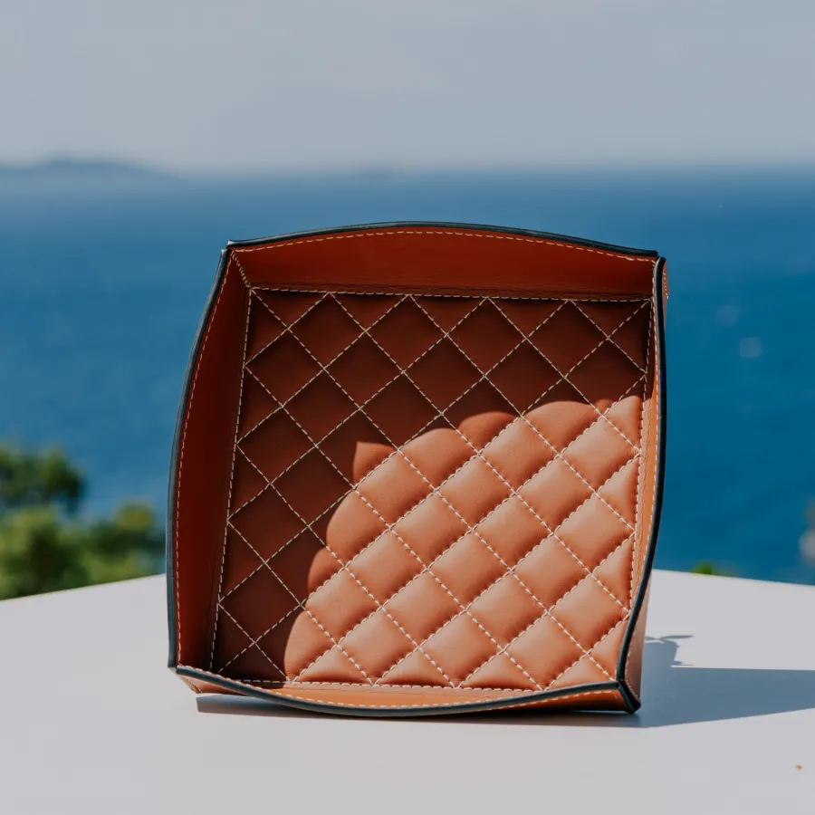 Visual SOFT PIN TRAY IN SMOOTH LEATHER WITH DIAMOND QUILTING