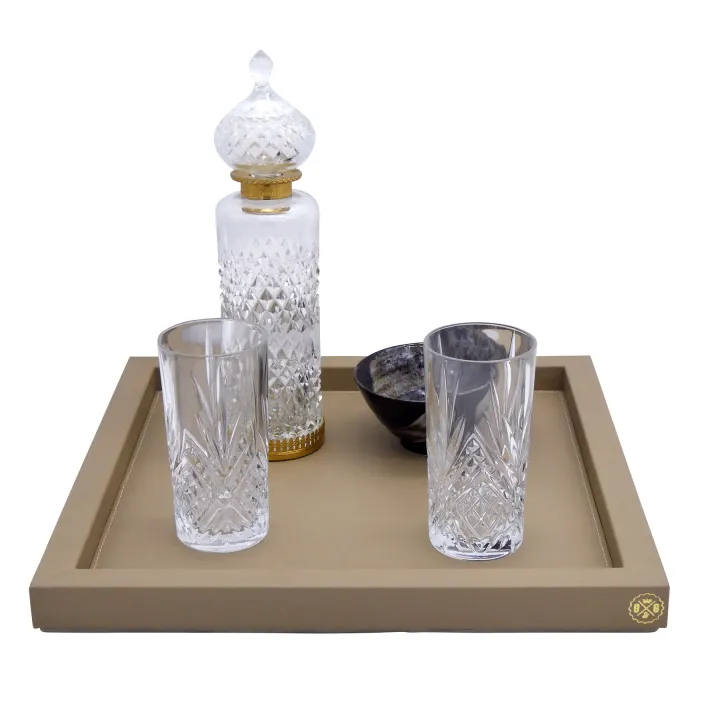 Visual SQUARE TRAY COVERED IN GRAINED LEATHER