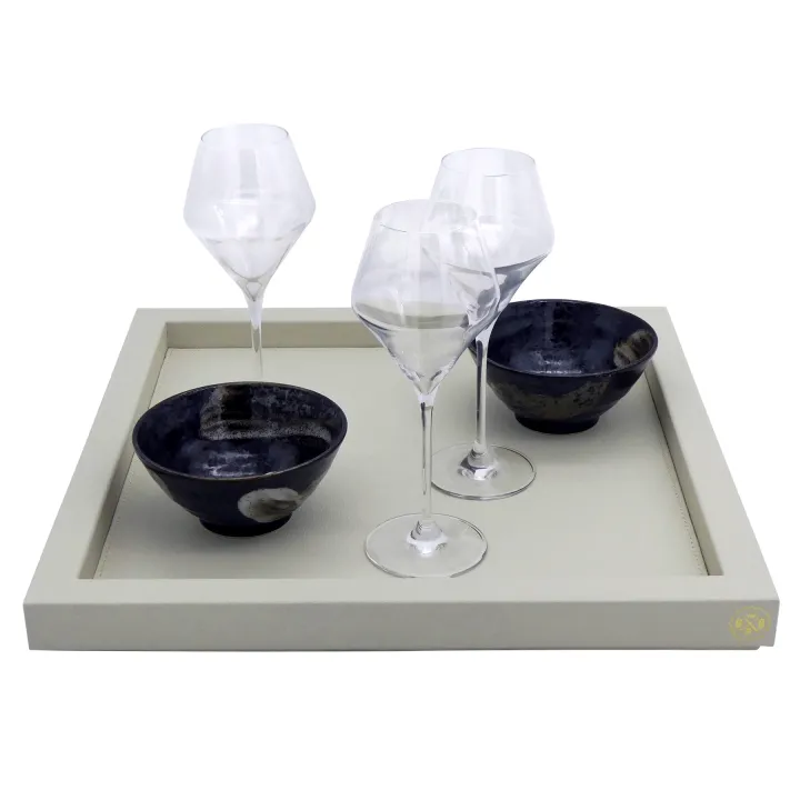 Visual SQUARE TRAY COVERED IN GRAINED LEATHER