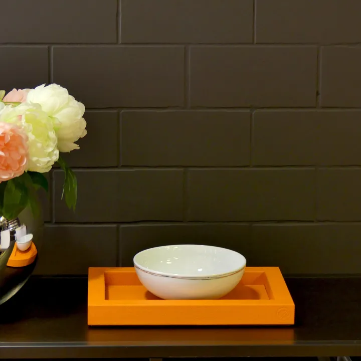 Visual RECTANGULAR TRAY COVERED IN GRAINED LEATHER